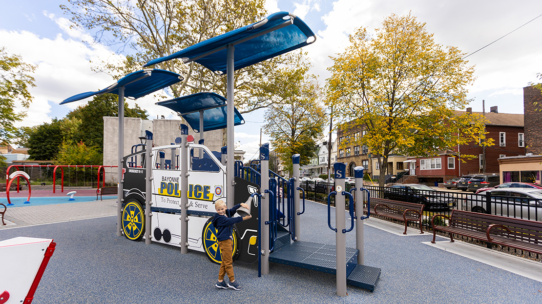 Modular-Crescent-Shade_Francis G. Fitzpatrick Park-NJ-Playgrounds-SRPFX-50333-View 05